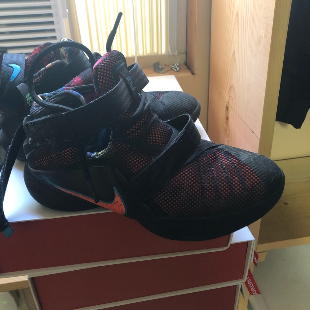 LaBron basketball shoes